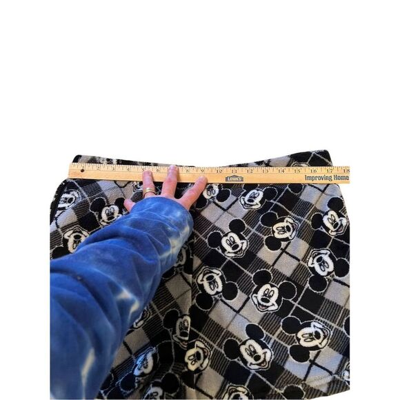Disney Mickey Mouse Women's Plaid Sleep Shorts Black Size M fuzzy comfy core NWT - Picture 16 of 16